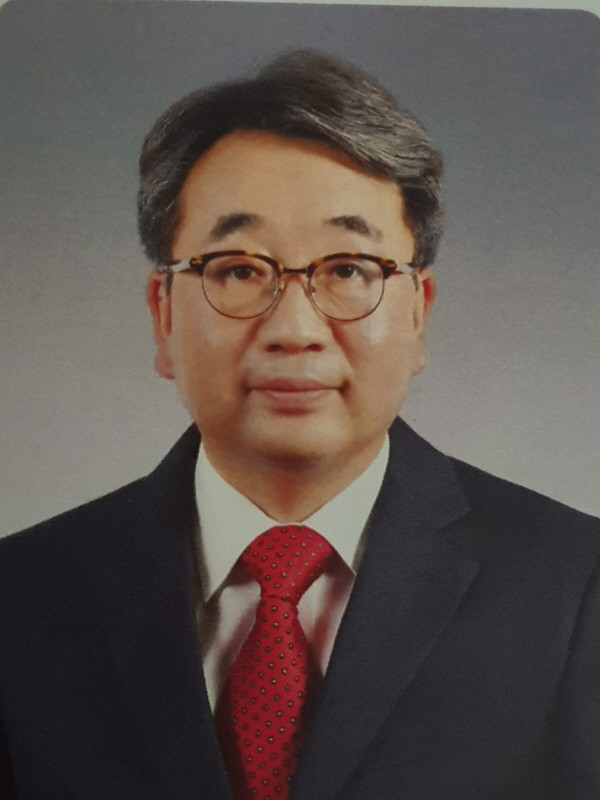  이신국 목사